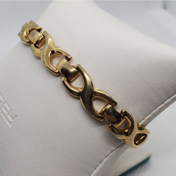 Monet Gold Bracelet  - Picture 3 of 5